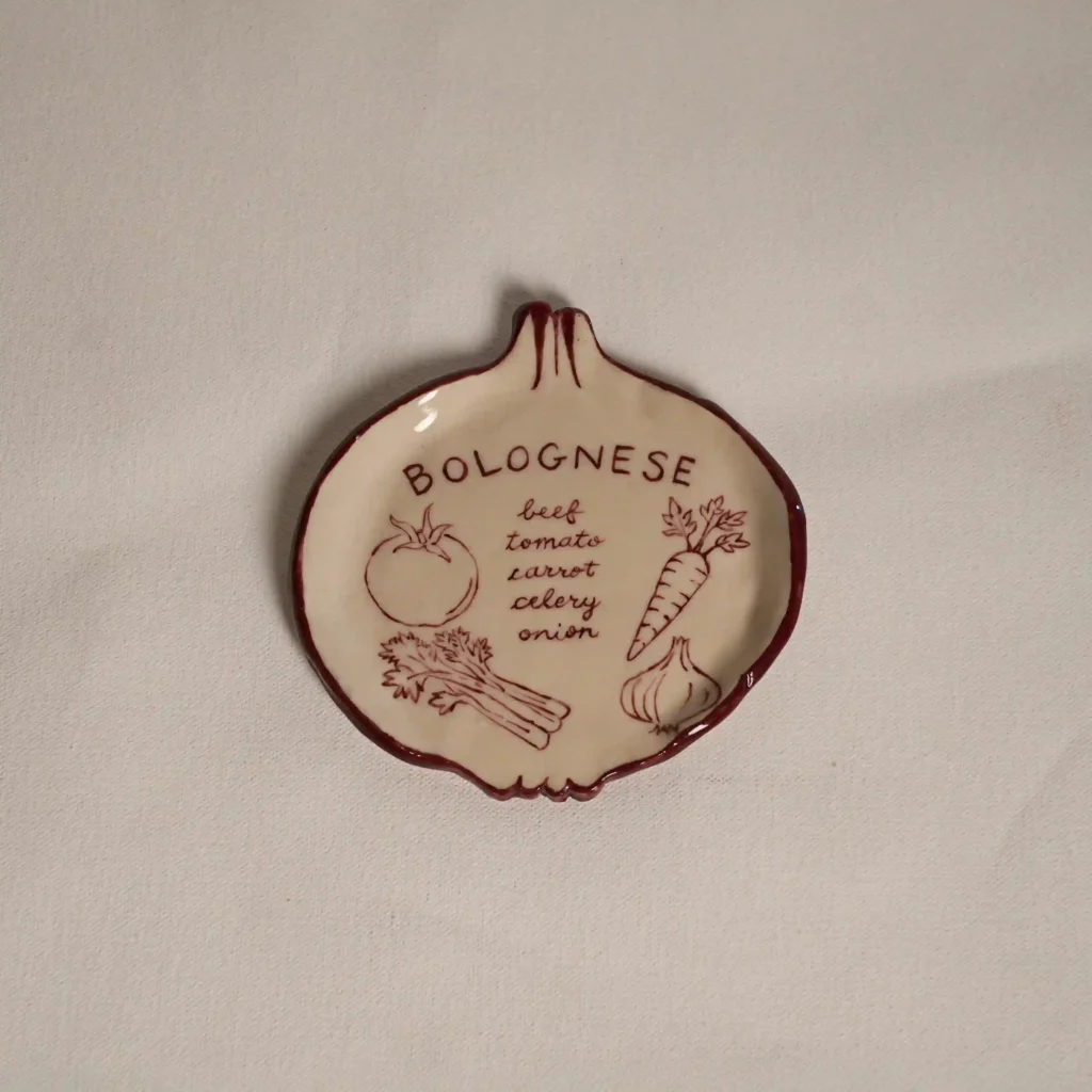 Hand-painted ceramic spoon rest with the Bolognese recipe drawn by hand, by Franci Pots
