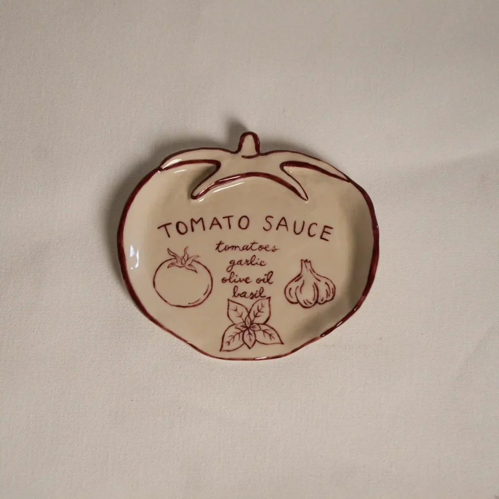 Hand-painted ceramic spoon rest with the Tomato Sauce recipe drawn by hand, by Franci Pots